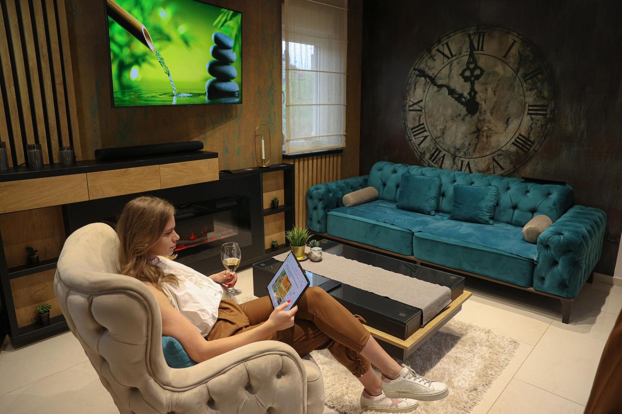 Design Apartment Platinium Spa Lux 5 Star "Havana" Completely Private Wellness & Spa Free Included Sauna & Jacuzzi & Salt Wall & Fire Place & 3D Ceilings & Business Wifi & Netflix & Keyless Code Entry & Full Smart App & Secure 2 Parking Place Ćuprija エクステリア 写真