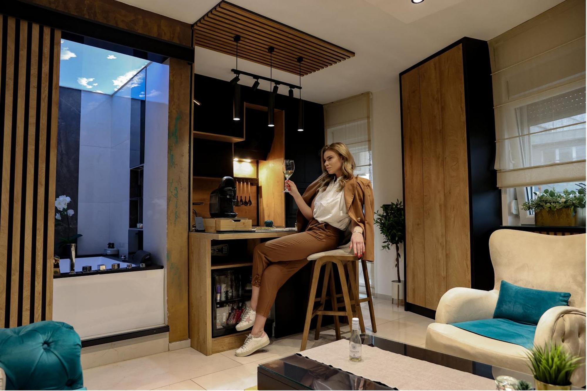 Design Apartment Platinium Spa Lux 5 Star "Havana" Completely Private Wellness & Spa Free Included Sauna & Jacuzzi & Salt Wall & Fire Place & 3D Ceilings & Business Wifi & Netflix & Keyless Code Entry & Full Smart App & Secure 2 Parking Place Ćuprija エクステリア 写真